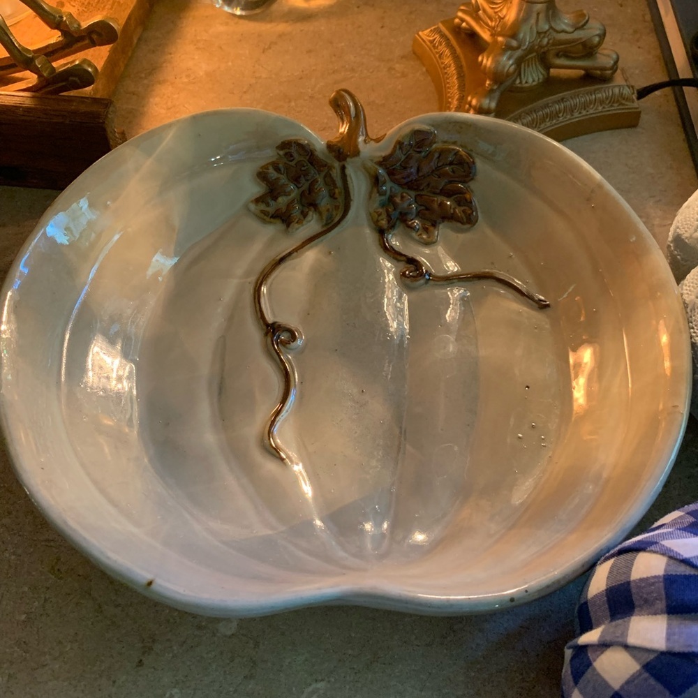 PALM TREE CO. LTD Beige PUMPKIN 10 inch Serving Plate Plus Two Other Pumpkin Lot